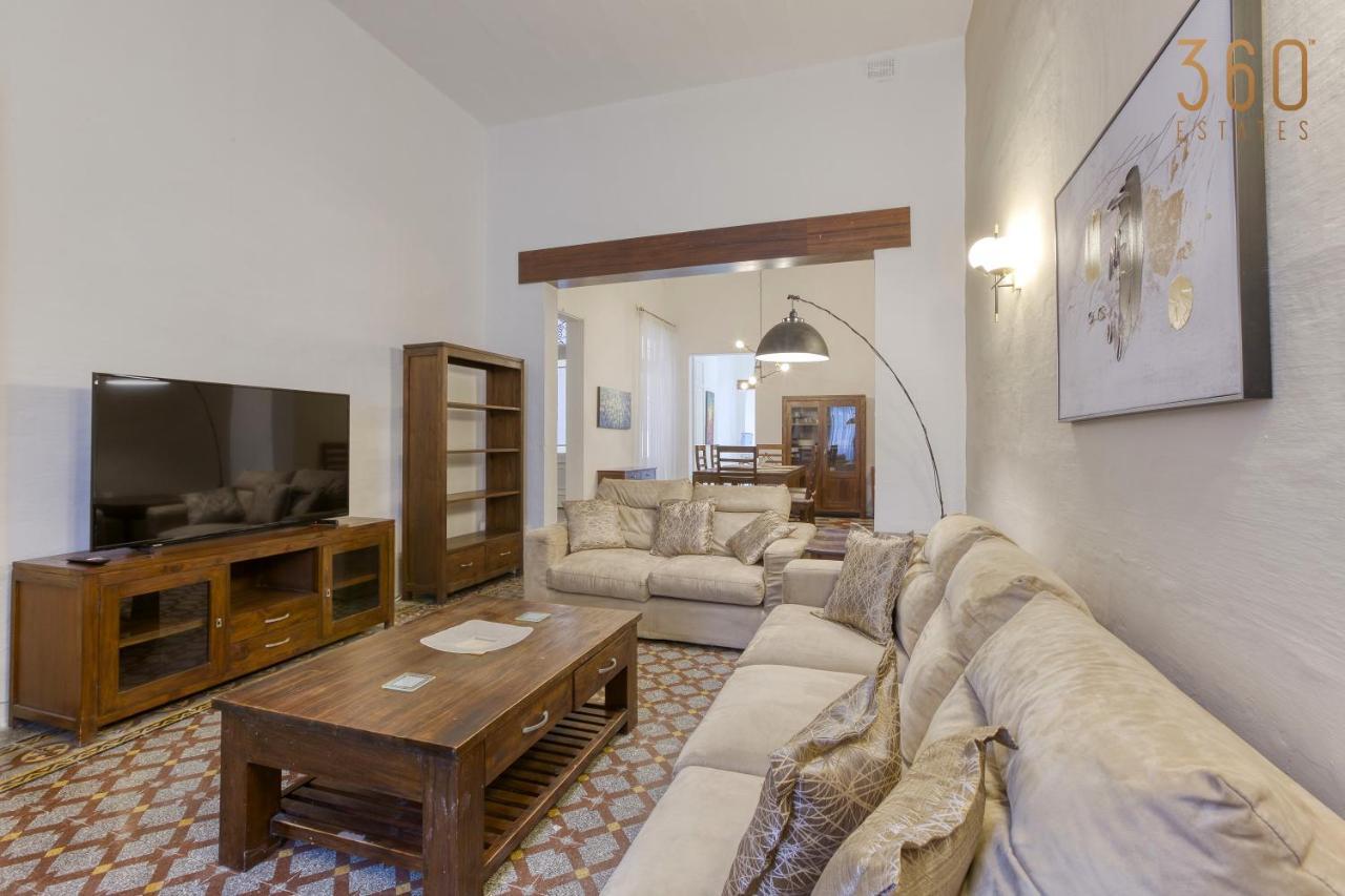 Cosy 4br Townhouse In Sliema's Traditional Heart By 360 Estates Hébergement de vacances *