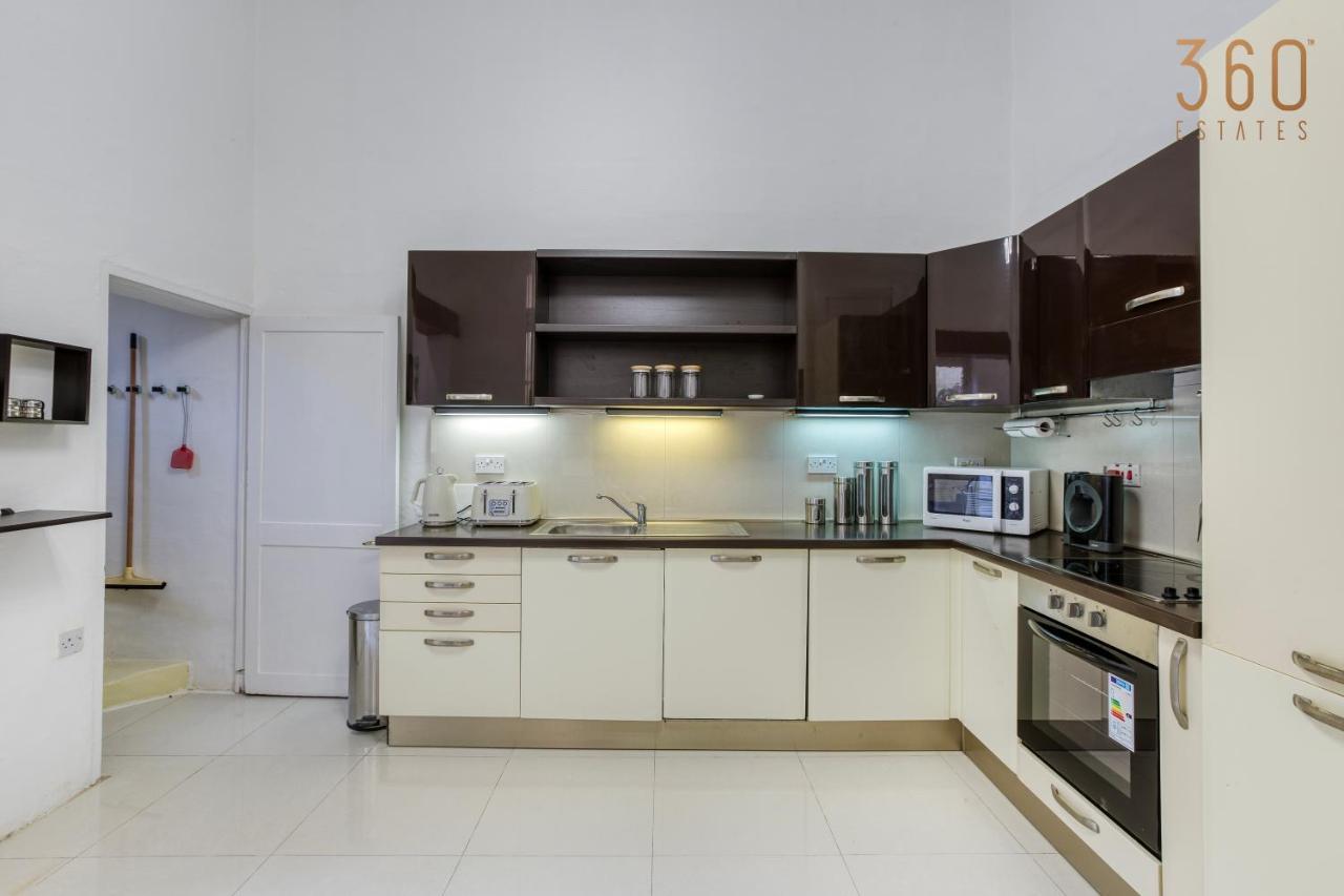 Cosy 4br Townhouse In Sliema's Traditional Heart By 360 Estates