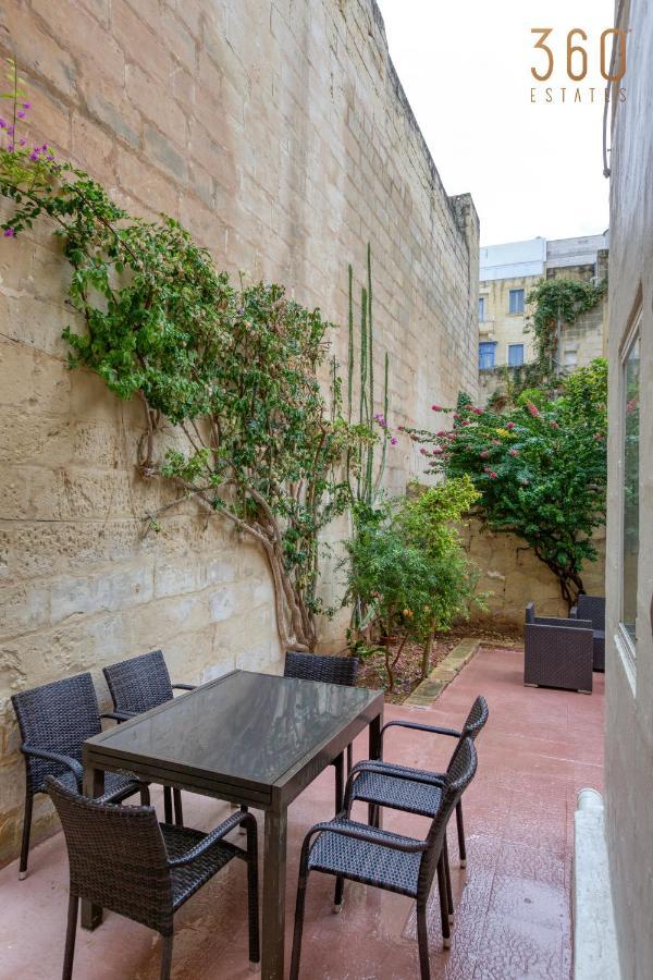 Cosy 4br Townhouse In Sliema's Traditional Heart By 360 Estates Hébergement de vacances Sliema