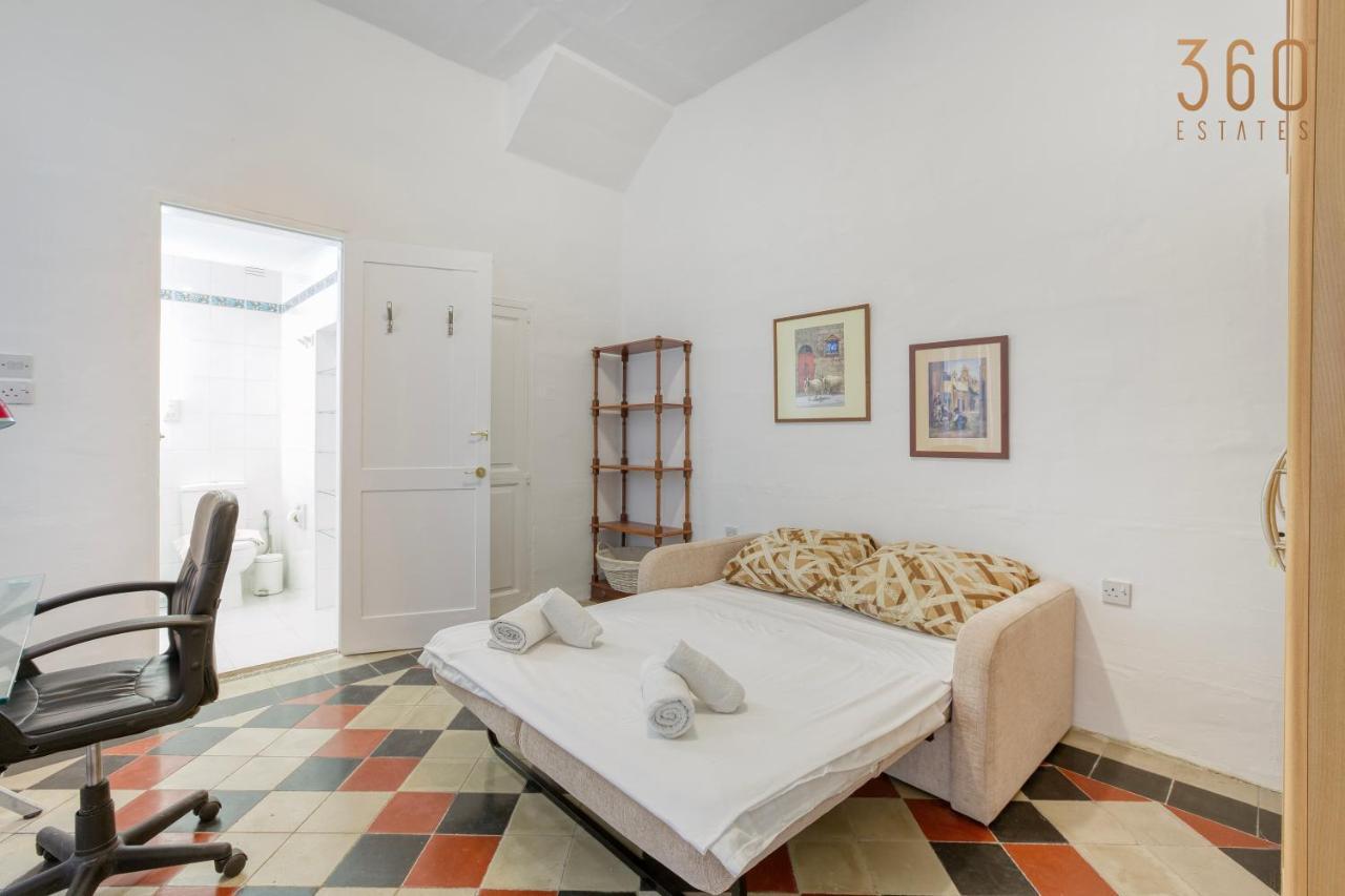 Cosy 4br Townhouse In Sliema's Traditional Heart By 360 Estates
