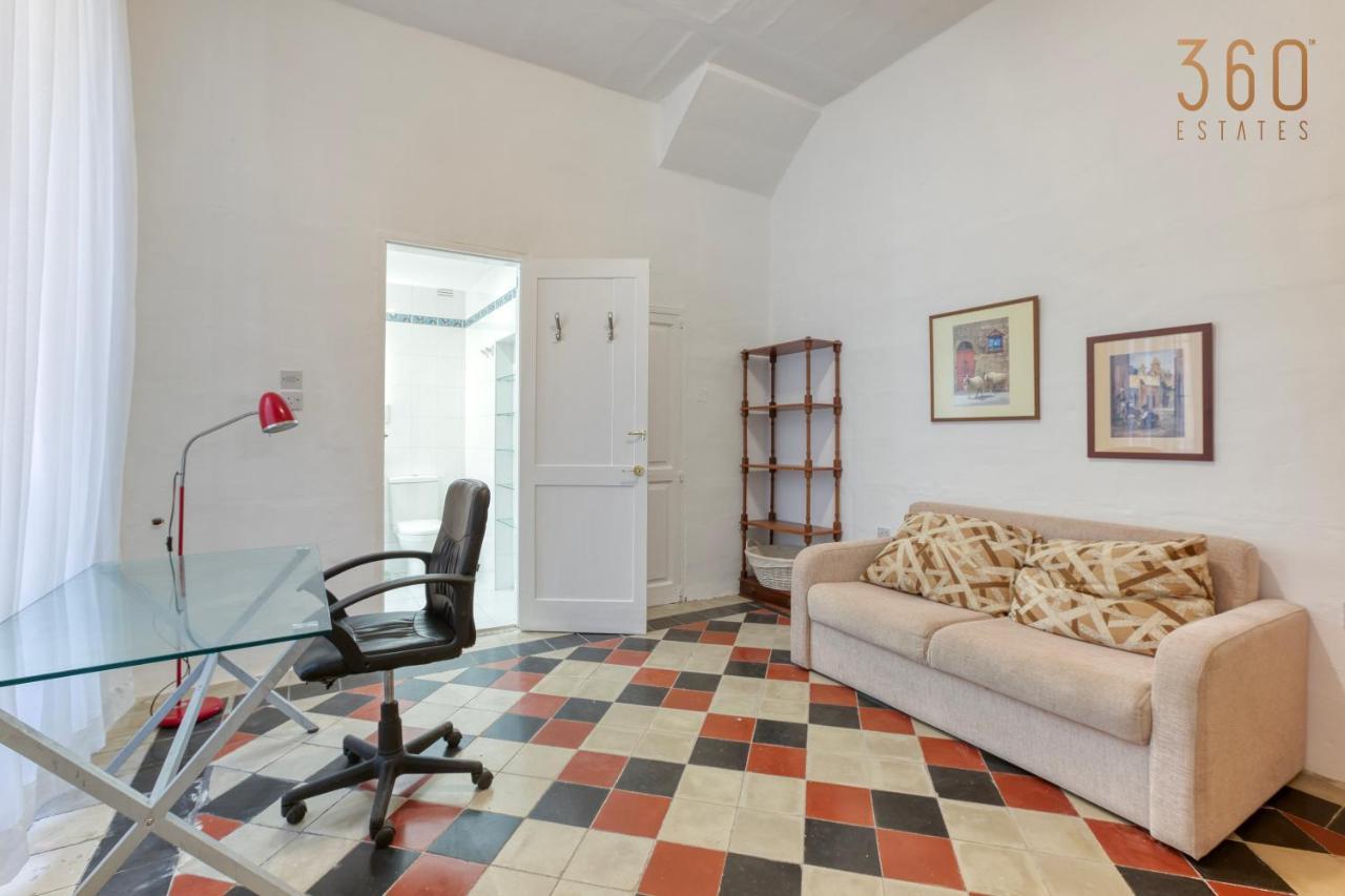 Cosy 4br Townhouse In Sliema's Traditional Heart By 360 Estates Holiday home