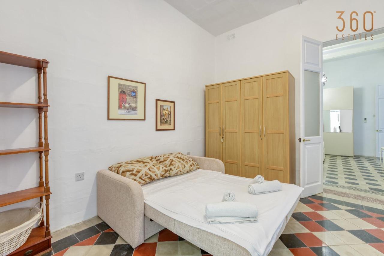 Cosy 4br Townhouse In Sliema's Traditional Heart By 360 Estates