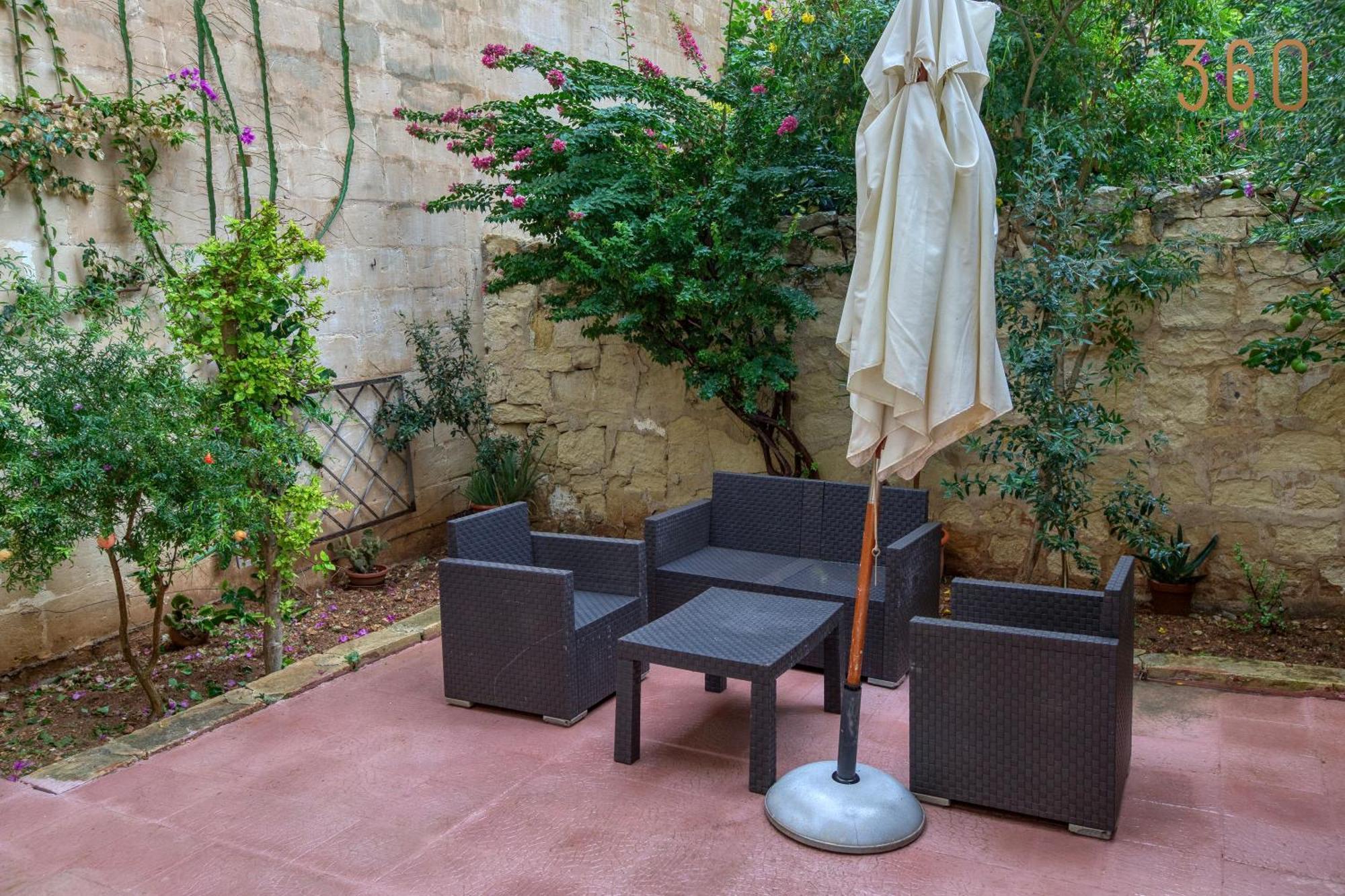 Cosy 4br Townhouse In Sliema's Traditional Heart By 360 Estates *